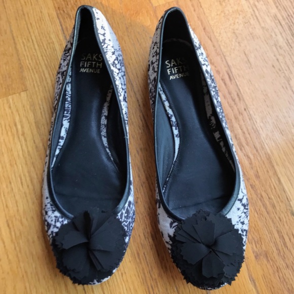 Saks Fifth ave floral flats 10 - Picture 4 of 9